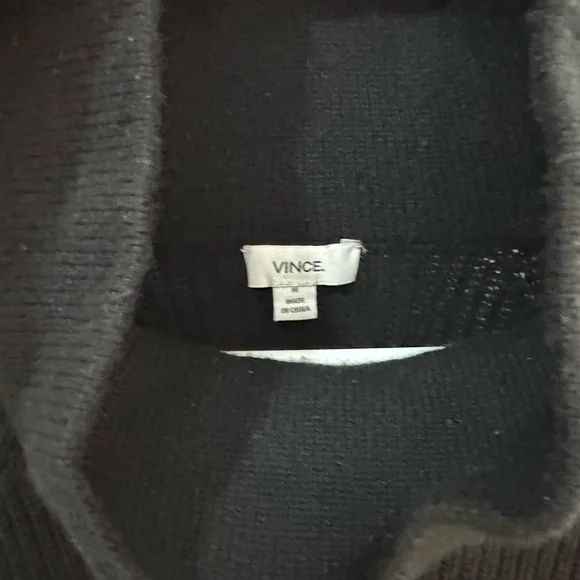 Vince women’s Turtleneck Sweater - Picture 3 of 4